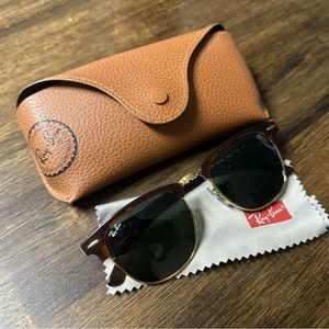 Clubmaster Classic Ray-Bans in Polished Tortoise On Gold and Green lenses!